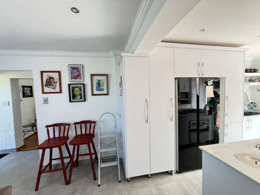 3 Bedroom Property for Sale in Cove Rock Eastern Cape